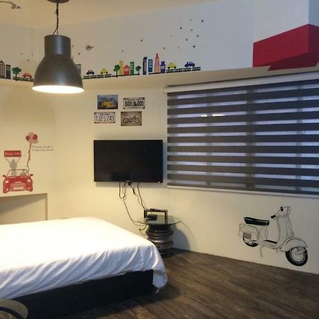 Traveler Station R15 Apartment Kaohsiung Bagian luar foto