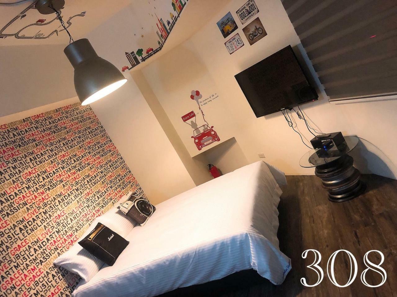 Traveler Station R15 Apartment Kaohsiung Bagian luar foto