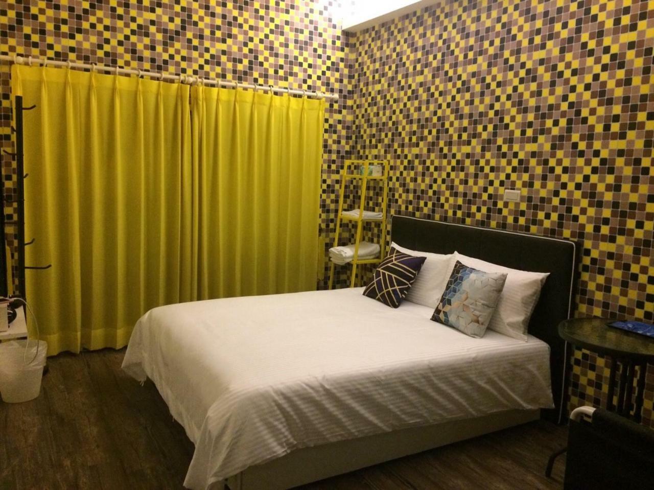 Traveler Station R15 Apartment Kaohsiung Bagian luar foto