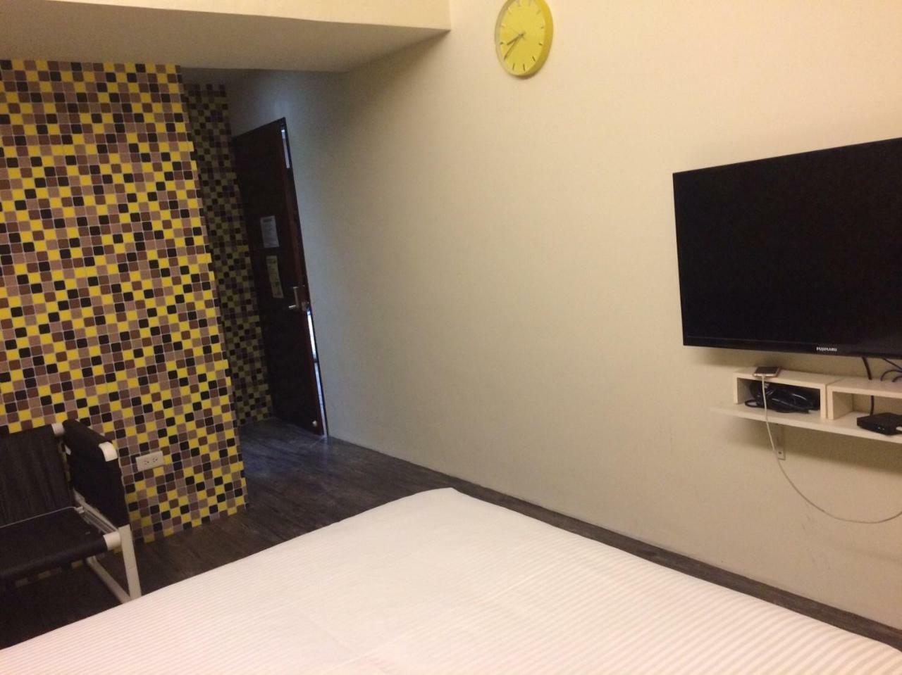 Traveler Station R15 Apartment Kaohsiung Bagian luar foto