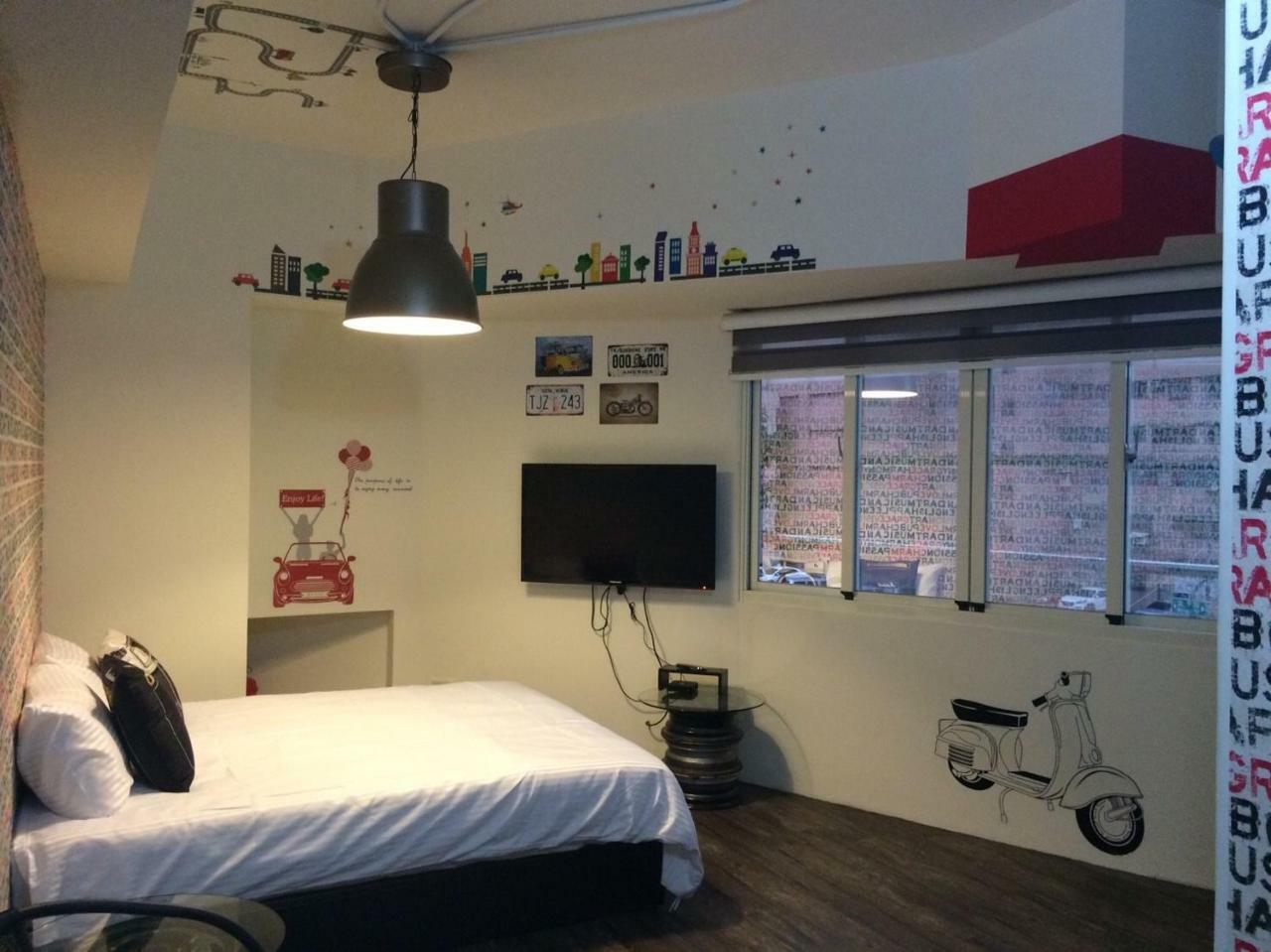 Traveler Station R15 Apartment Kaohsiung Bagian luar foto