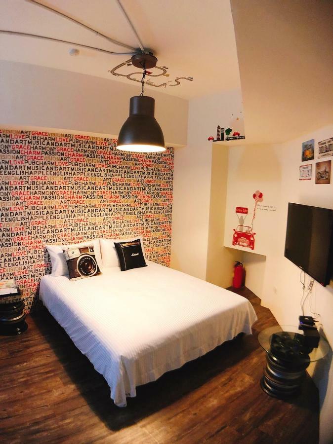 Traveler Station R15 Apartment Kaohsiung Bagian luar foto