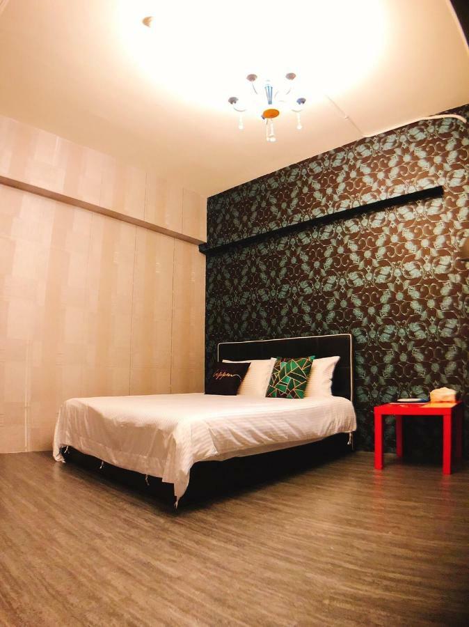 Traveler Station R15 Apartment Kaohsiung Bagian luar foto