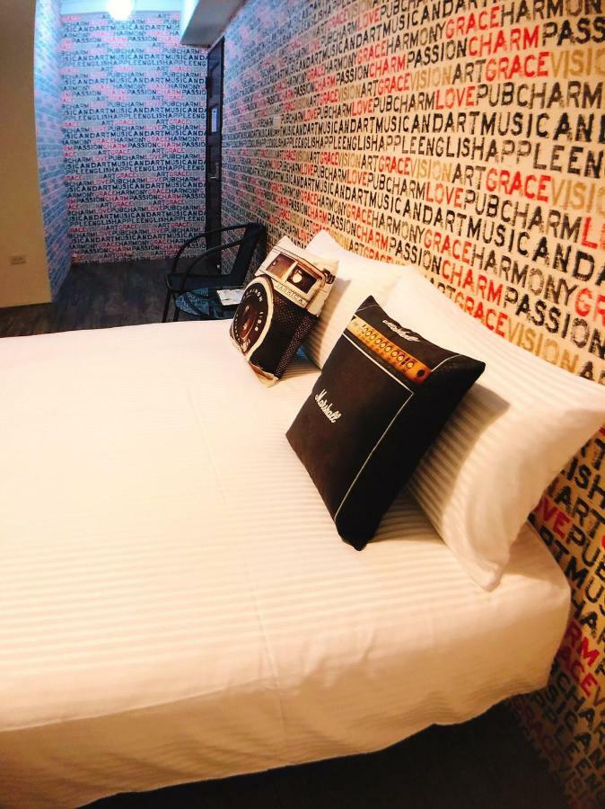Traveler Station R15 Apartment Kaohsiung Bagian luar foto