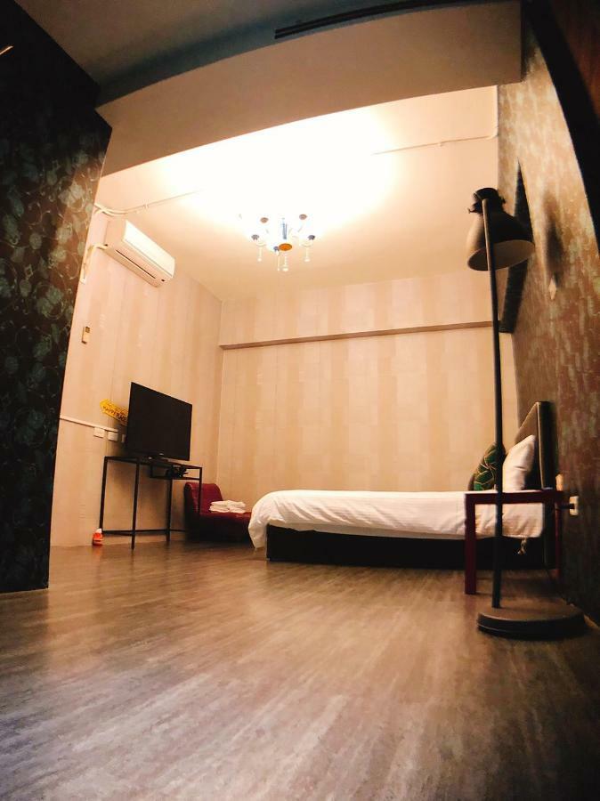 Traveler Station R15 Apartment Kaohsiung Bagian luar foto