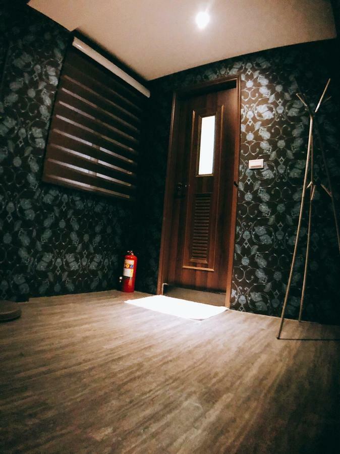 Traveler Station R15 Apartment Kaohsiung Bagian luar foto