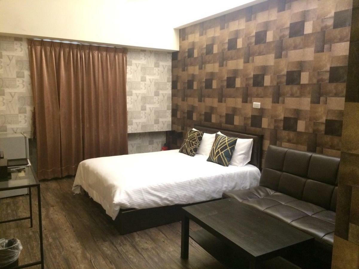 Traveler Station R15 Apartment Kaohsiung Bagian luar foto