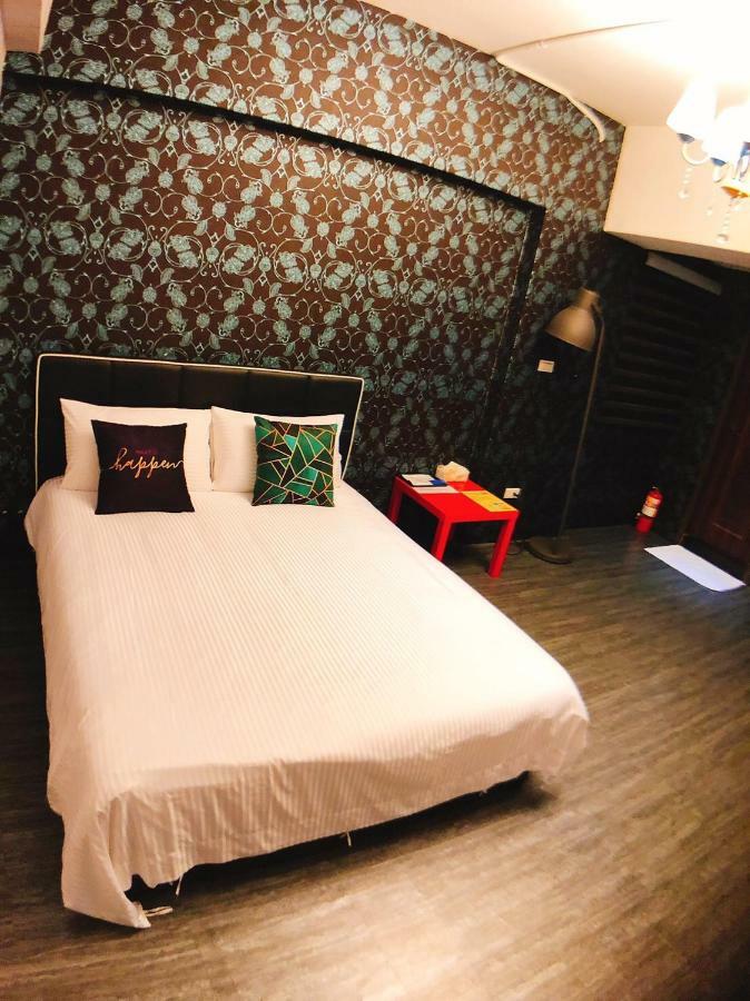 Traveler Station R15 Apartment Kaohsiung Bagian luar foto
