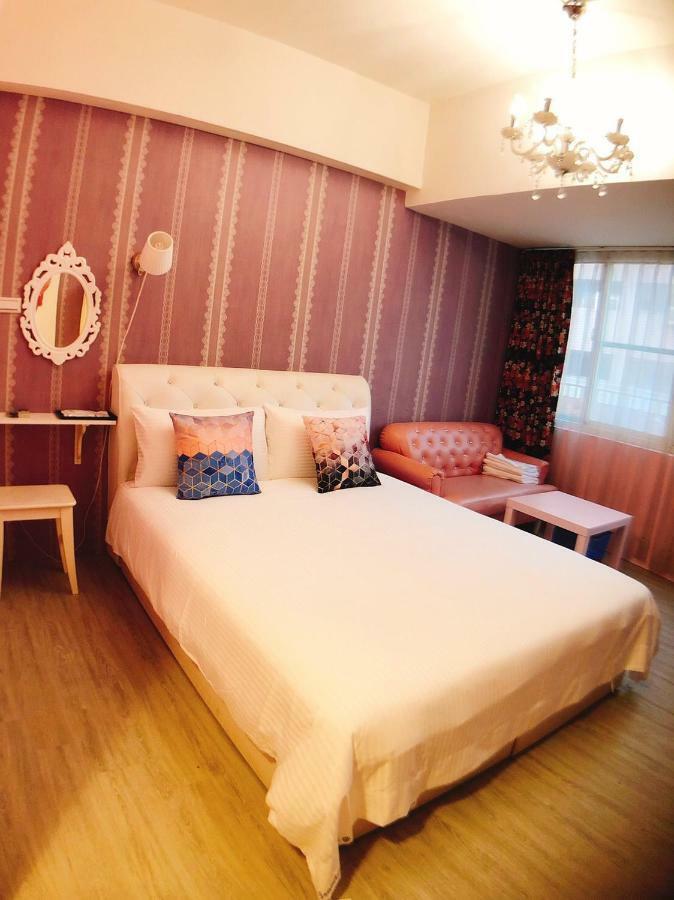 Traveler Station R15 Apartment Kaohsiung Bagian luar foto